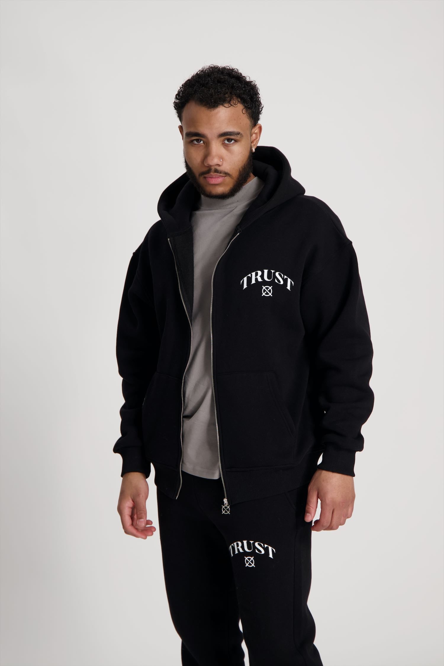 'I'AM NOT BASIC' Black Zipper Hoodie