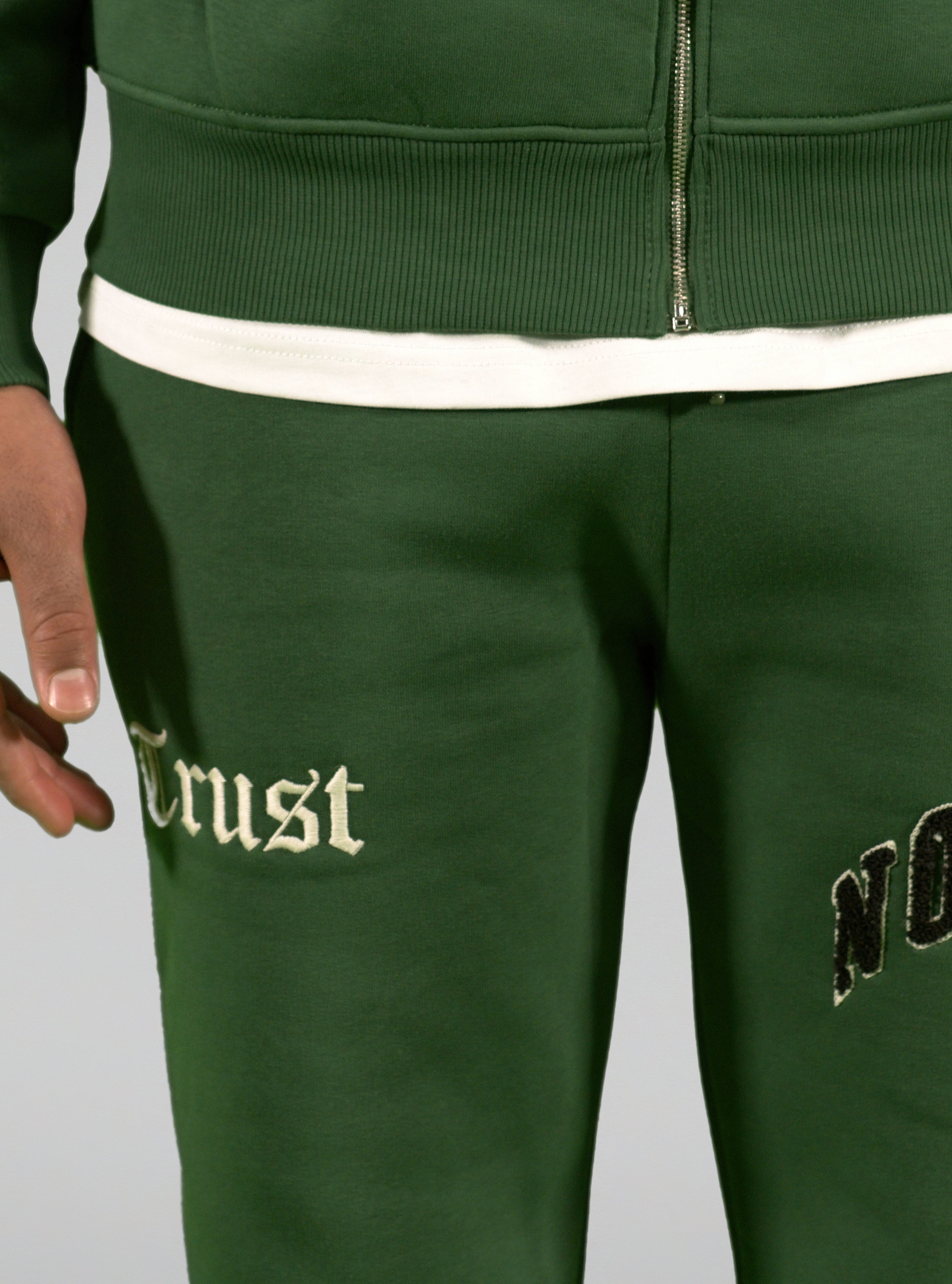 'TRUST Nobody' Green Sweatpants - TRUST Amsterdam